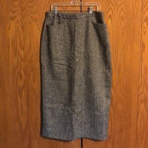 Vintage Ralph Lauren wool skirt with pockets! Size 10 petite